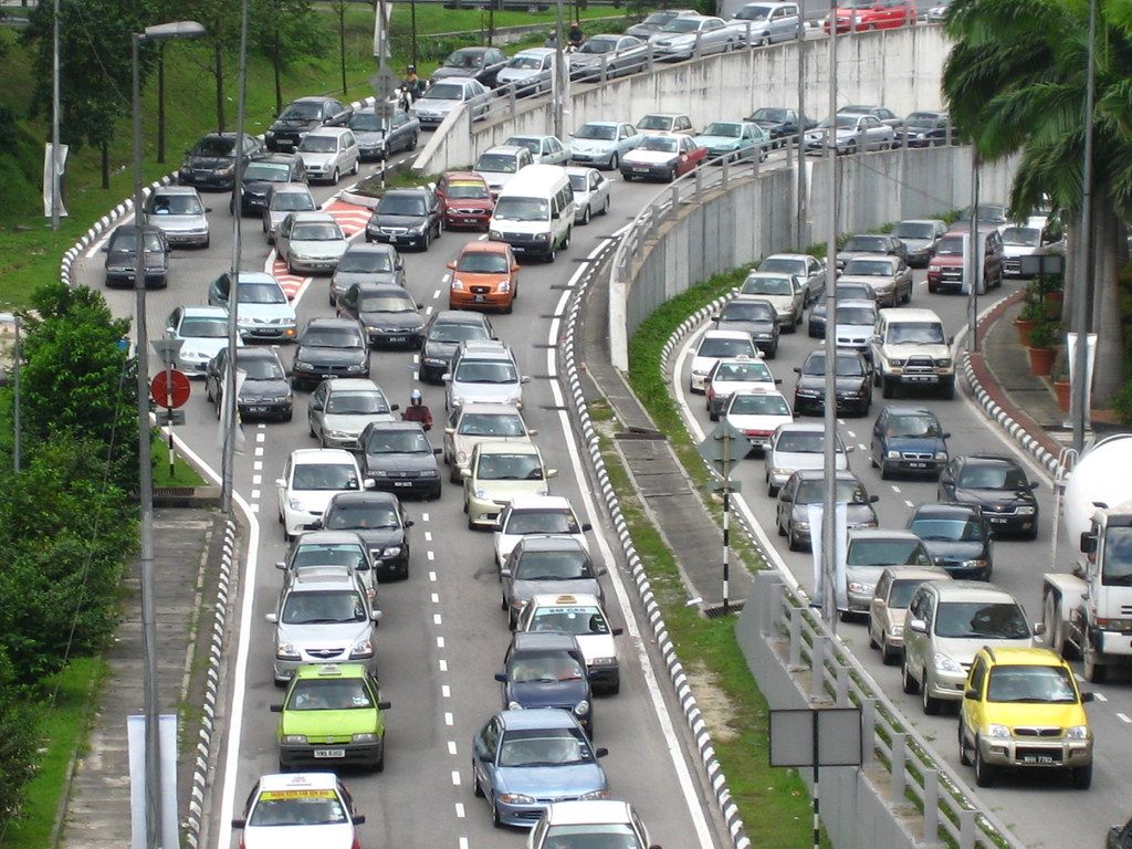 Wer Strassen säht, erntet Verkehr